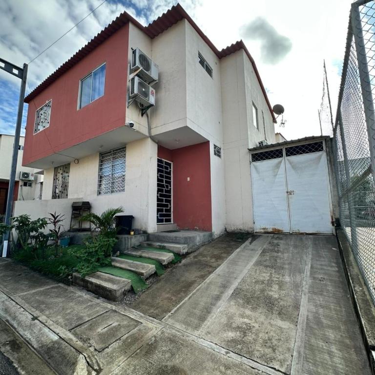 Comfortable Family House - Two-Bedroom House - 10
