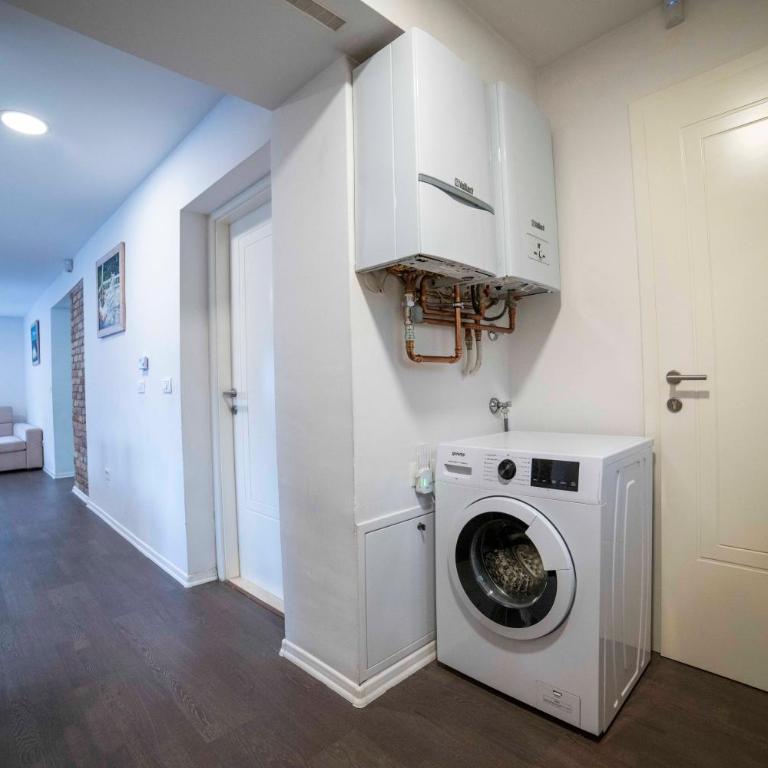 Legend Suites - Four-Bedroom Deluxe Apartment - 53