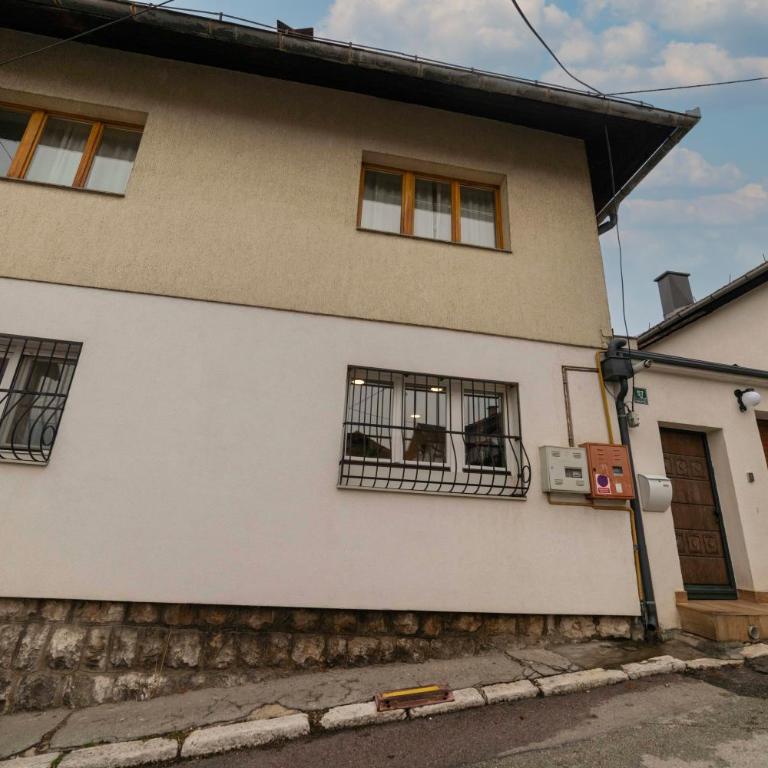 Legend Suites - Four-Bedroom Deluxe Apartment - 57