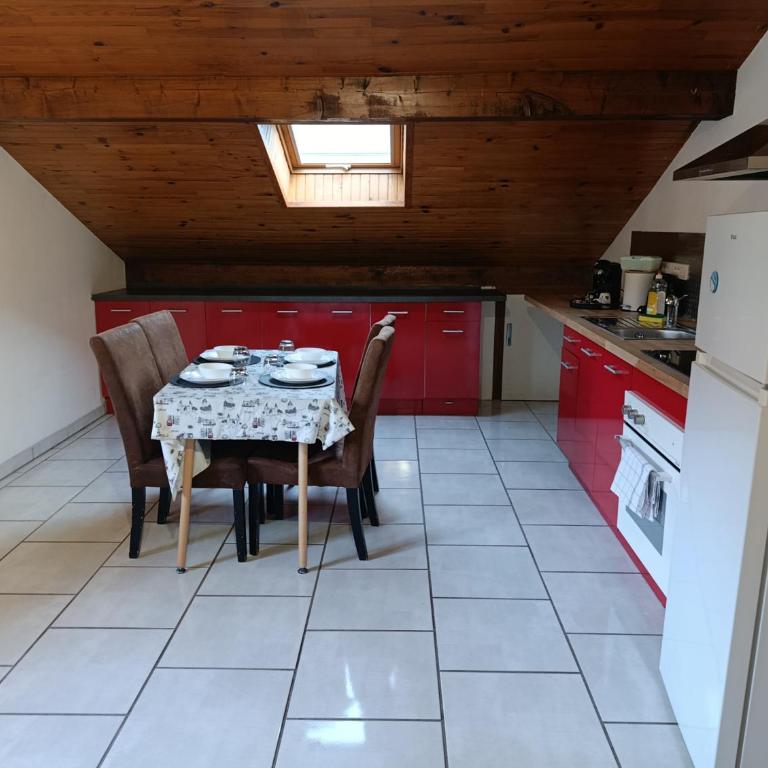 Charming Two-Room Apartment - Large Living Room & Kitchen - Appartement 1 Chambre - 11