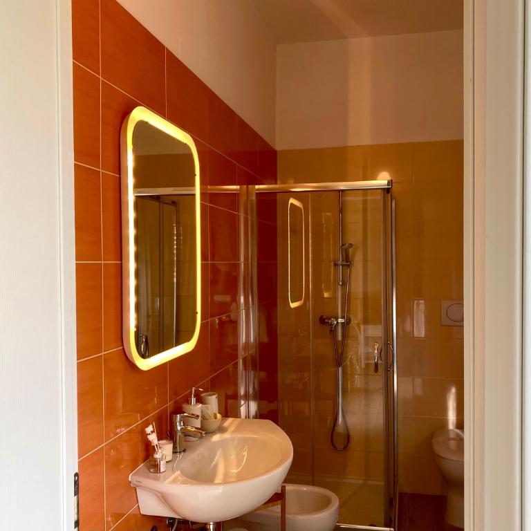 The Green Gate - Airport Guest House - Camera Matrimoniale con Bagno Privato - 10