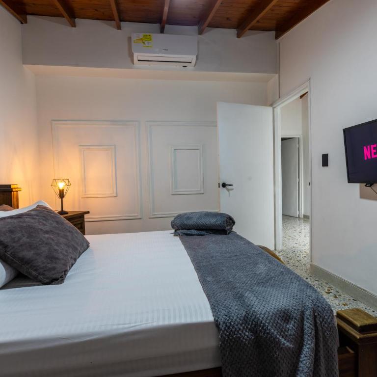 CASA GAMA Your spring in Medellín - Four-Bedroom House - 20