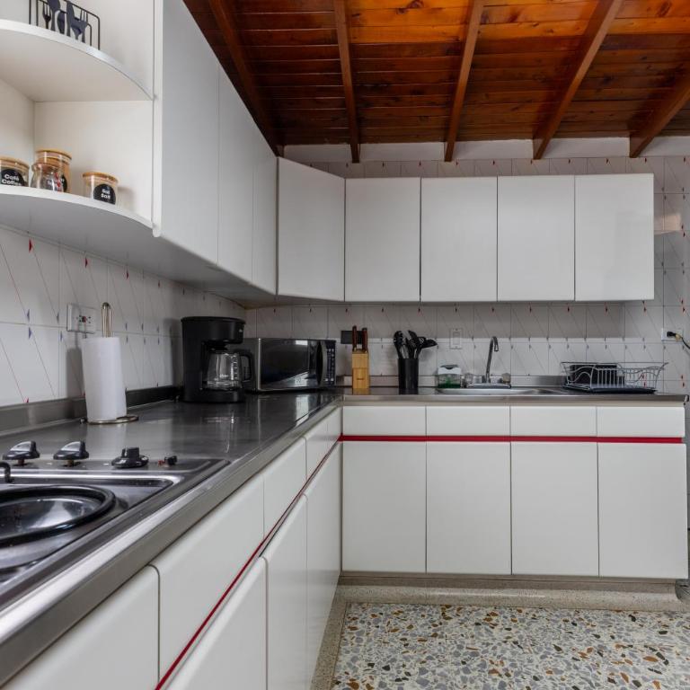 CASA GAMA Your spring in Medellín - Four-Bedroom House - 27