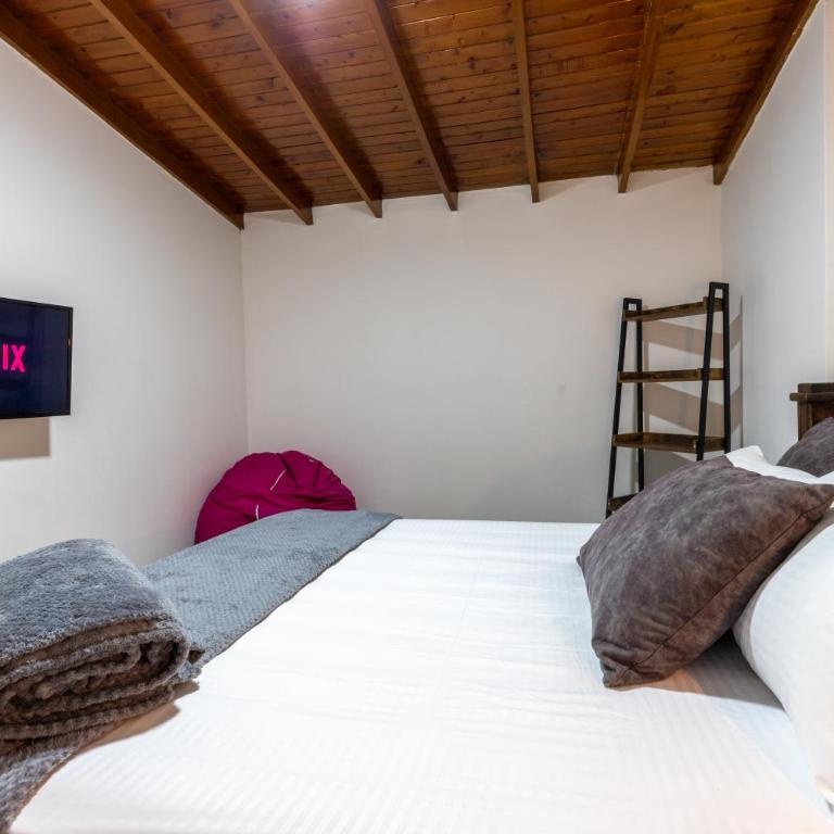 CASA GAMA Your spring in Medellín - Four-Bedroom House - 40