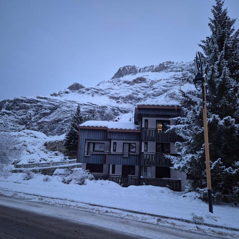 Le Nid Douillé du Crêt, parking et terrasse - Apartment mit 1 Schlafzimmer - 1