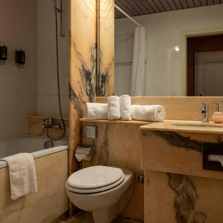 Hotel Regina - Doppel-/Zweibettzimmer mit Balkon - 4