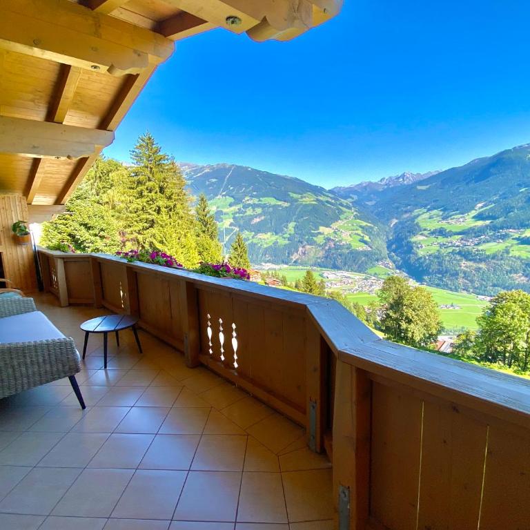 Ferienhaus Zillertal Panorama Blick Balkon Sauna - Apartment mit 3 Schlafzimmern - 13