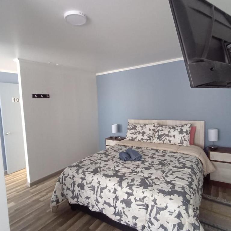 Hostal Milaris - Deluxe Queen Room - 1