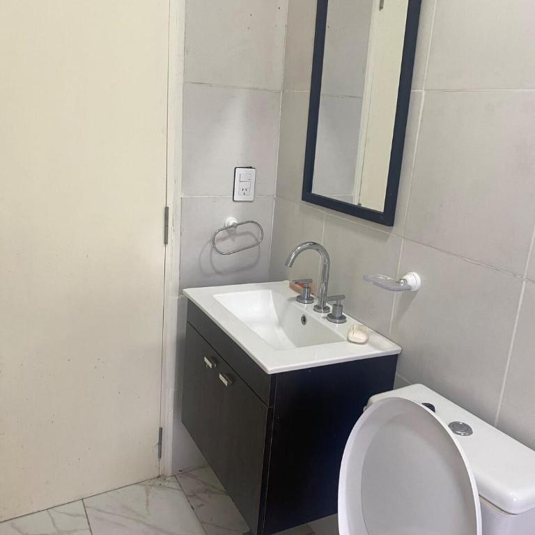 Casa con pileta climatizada para 8 personas en chapadmalal - Casa de 3 dormitorios - 8
