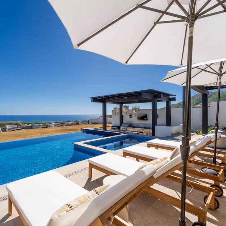 Luxury Villa with Infinity Pool and Ocean View - Casa - 2