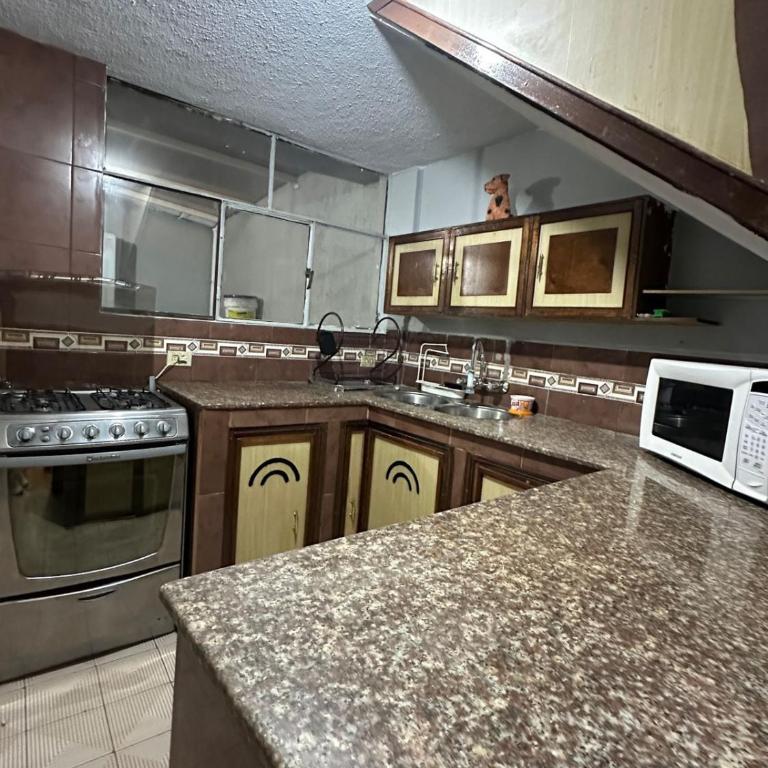 Casa en el centro de Baños - Four-Bedroom House - 22