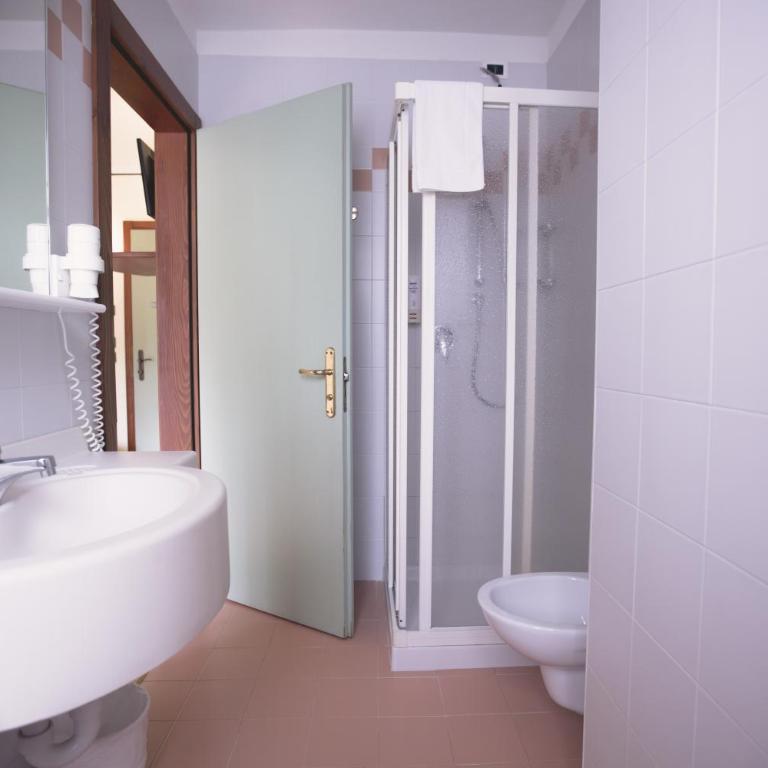 Albergo Dimaro Wellness Hotel - Camera Comfort Matrimoniale/Doppia con Letti Singoli - 1