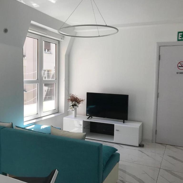 Luxure Suites - One-Bedroom Apartment - 2