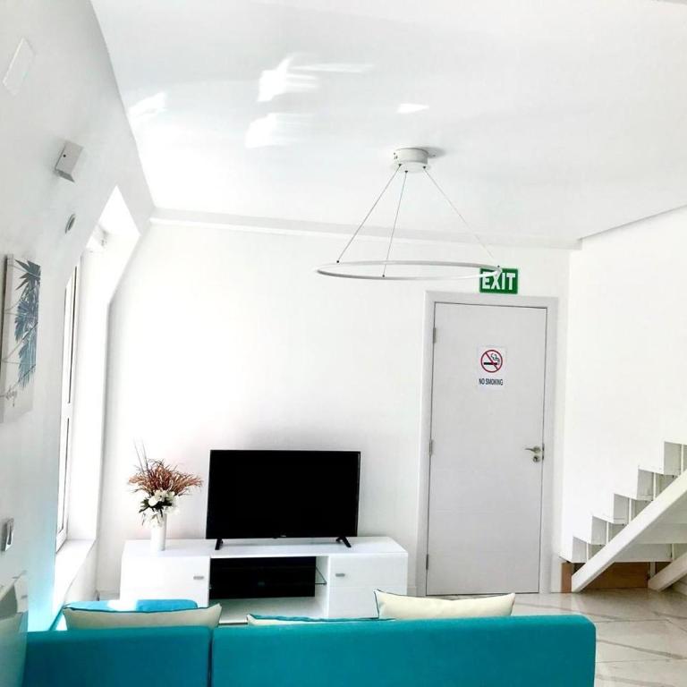 Luxure Suites - One-Bedroom Apartment - 3