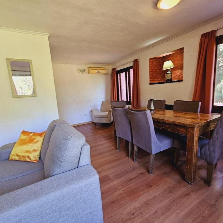 Casa con piscina en Club del Lago para 8 personas - Four-Bedroom House - 6