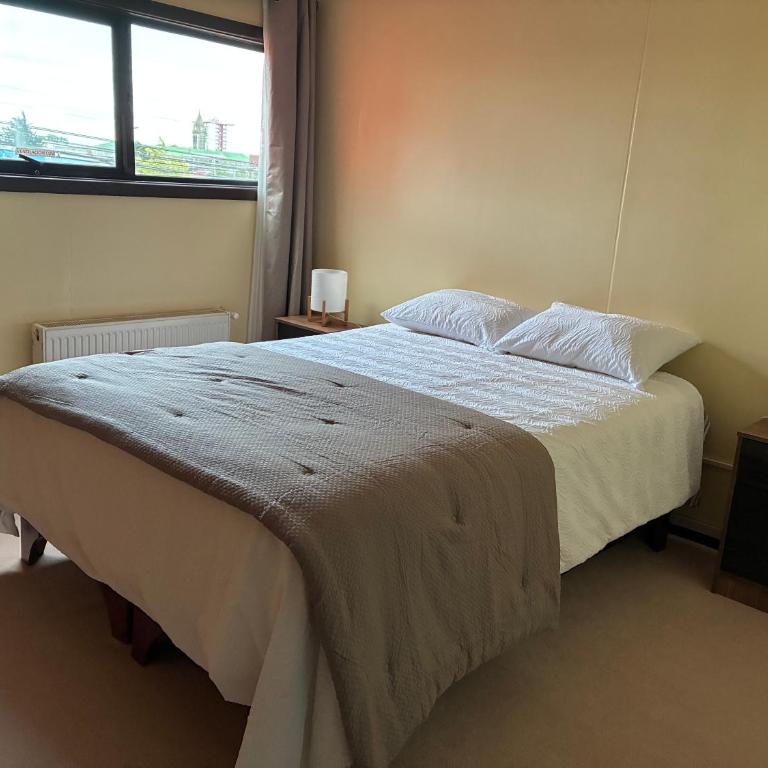 Hostal Mundet - Superior Queen Room - 6