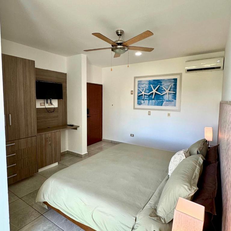 Marina Mazatlán Getaway, Terraza & Comodidad - One-Bedroom Apartment - 6
