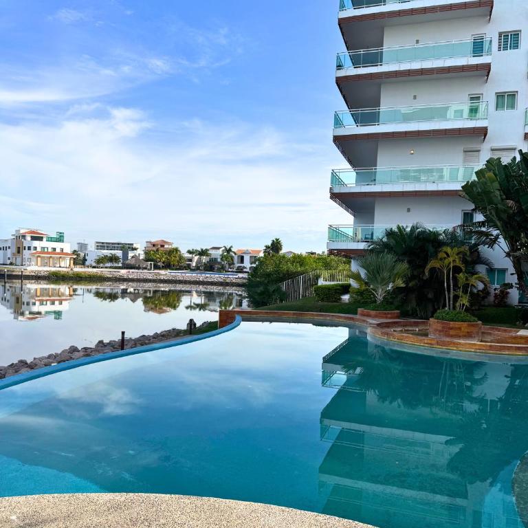 Marina Mazatlán Getaway, Terraza & Comodidad - Two-Bedroom Apartment - 1