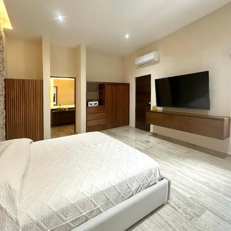 Casa Injertada a espaldas de Paseo de Montejo - One-Bedroom House - 22