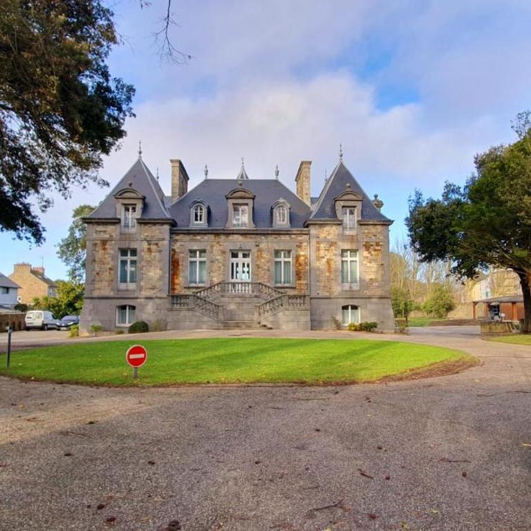 Manoir Le Castel & Villa Beaumaris - Appartement - Vue sur Jardin - 1