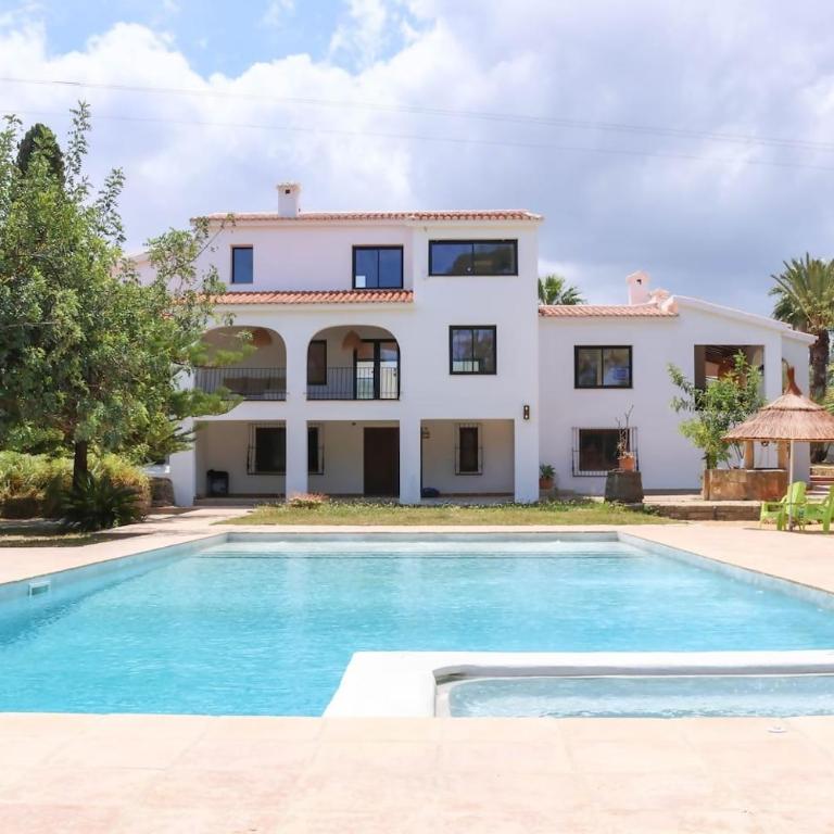 Mediterranean Luxe Villa • 8PAX • Pool • BBQ •Cozy - Villa Deluxe - 17
