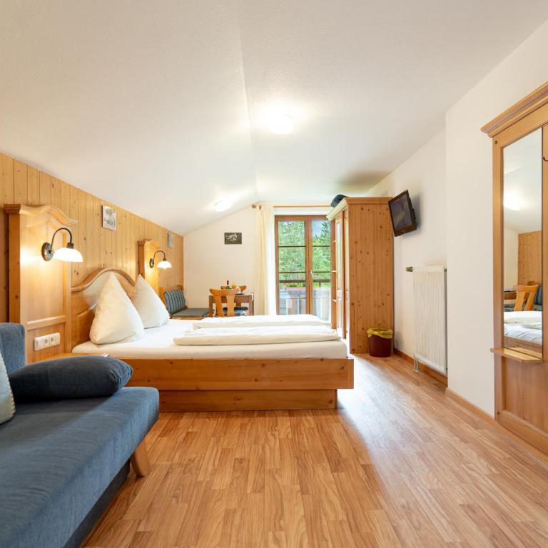 Landhaus Am Fellhorn - Doppelzimmer mit Balkon (2 Erwachsene + 1 Kind) - 3