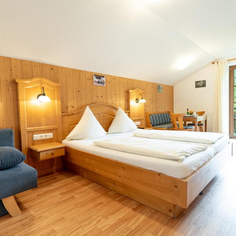 Landhaus Am Fellhorn - Doppelzimmer mit Balkon (2 Erwachsene + 1 Kind) - 8