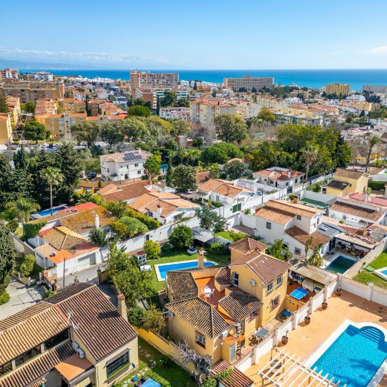 Casa de los Limones by Michael FAMILY VILLA NEAR PUERTO MARINA - Five-Bedroom House - 4