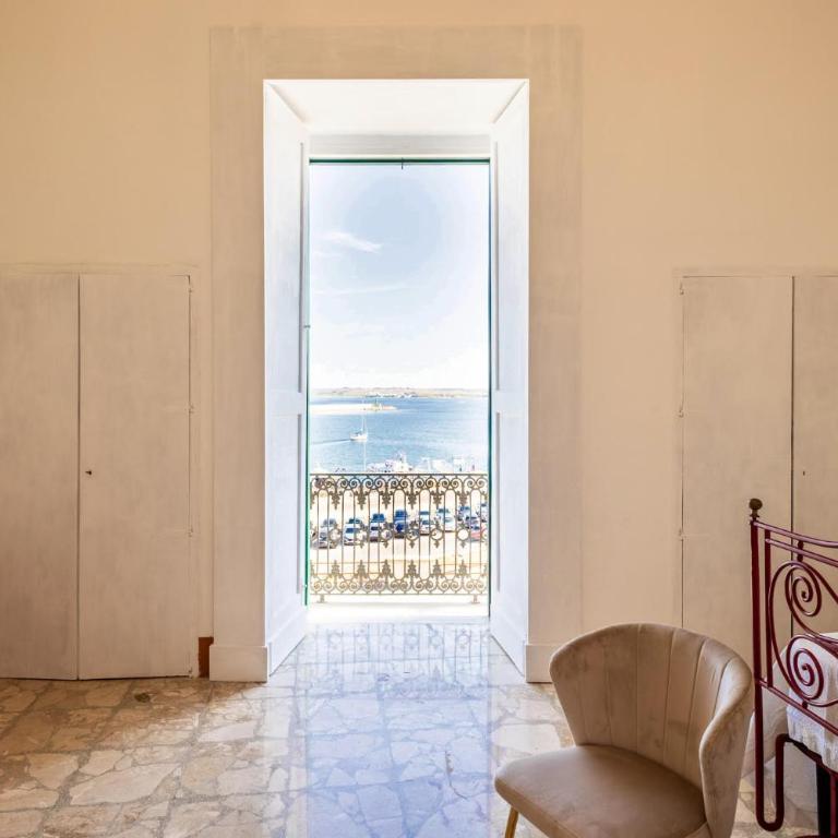 Palazzo Celina - Camera Matrimoniale Deluxe con Balcone e Vista Mare - 7