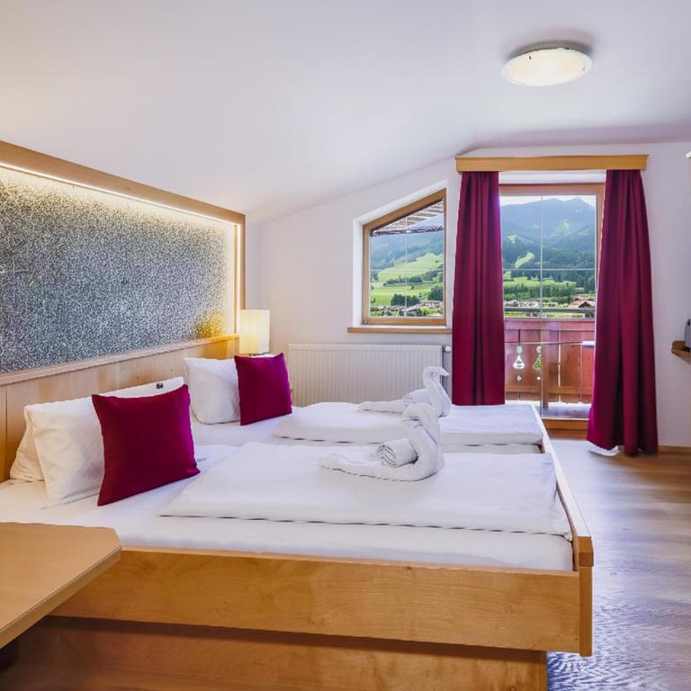 Panorama Hotel Guggenbichl - inkl Sommerkarte, einmaliger Eintritt ins Tauern Spa & bester Ausblick über Kaprun - Superior Doppelzimmer mit kostenlosem Eintritt ins Tauern Spa - 8