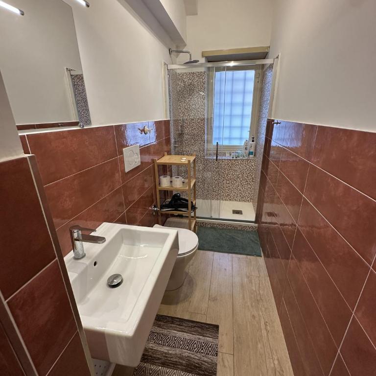 Fontana di Trevi Apartment, 24h check-in - Camera Matrimoniale Deluxe (2 Adulti + 1 Bambino) - 3