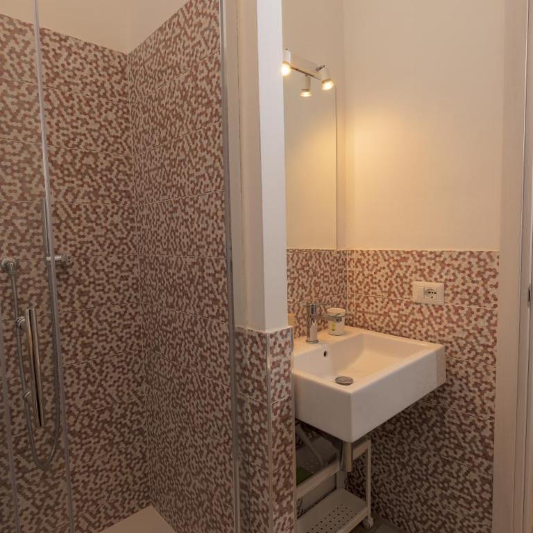 Fontana di Trevi Apartment, 24h check-in - Camera Matrimoniale Deluxe (2 Adulti + 1 Bambino) - 5