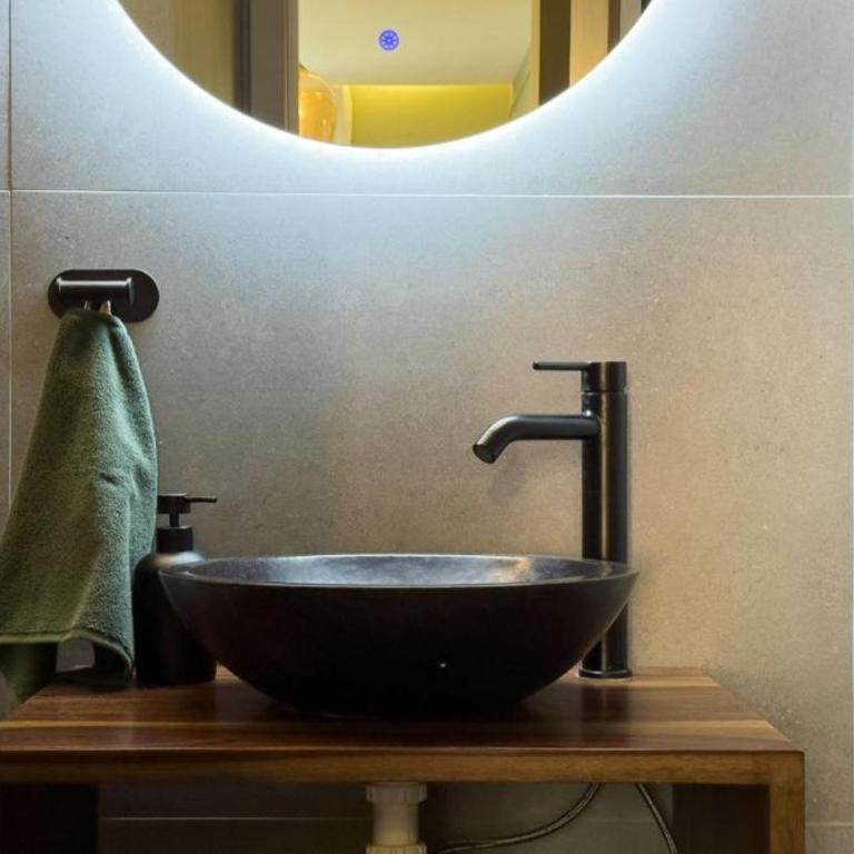 Urban Design Apartments & Studios - Studio Apartment with Balcony - 6