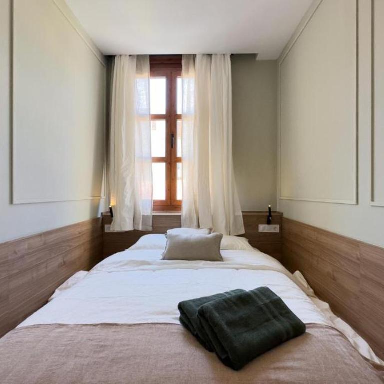 Urban Design Apartments & Studios - One-Bedroom Apartment with Balcony - 13