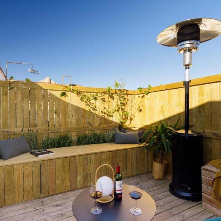 Urban Design Apartments & Studios - Two-Bedroom Apartment with Terrace - 2