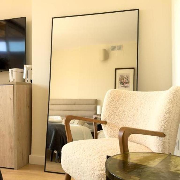 Urban Design Apartments & Studios - Penthouse Apartment - 11