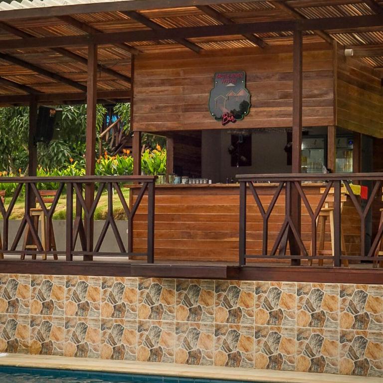 Castle River Hostel - Twin Room with Balcony - 14