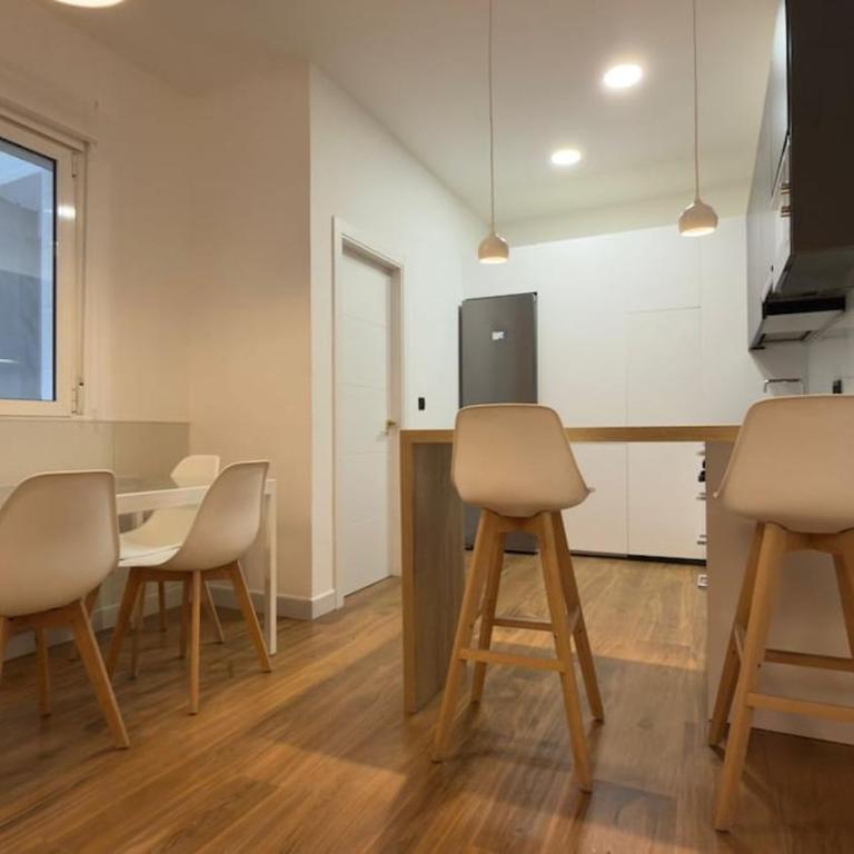 Comfort in the financial heart of Madrid - María Panes - Three-Bedroom Apartment - 4