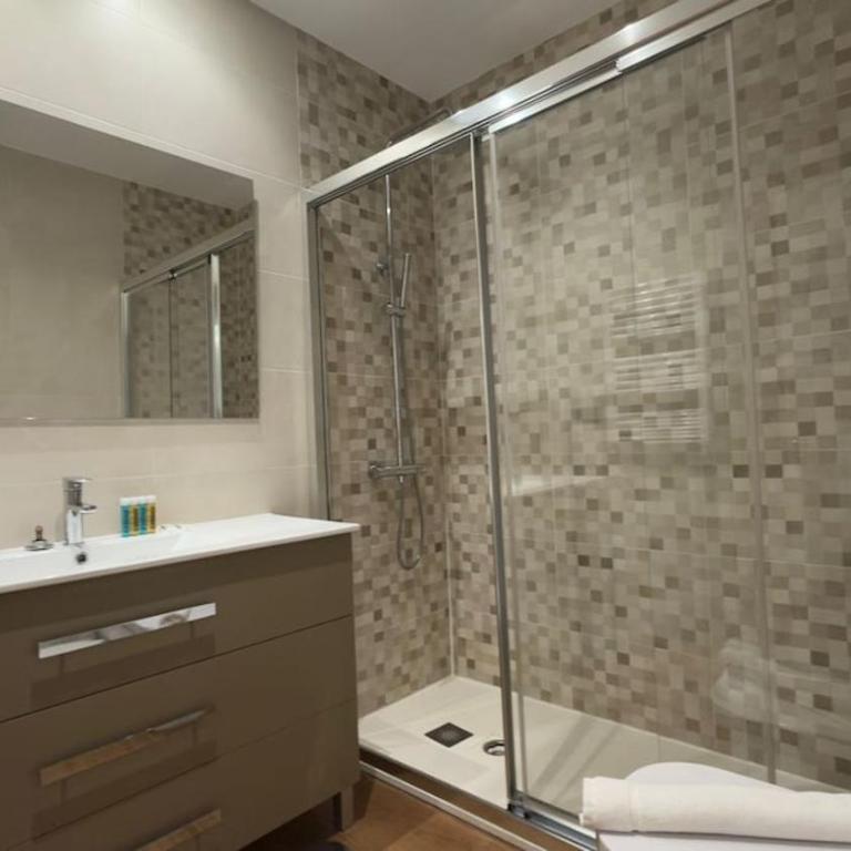 Comfort in the financial heart of Madrid - María Panes - Three-Bedroom Apartment - 7