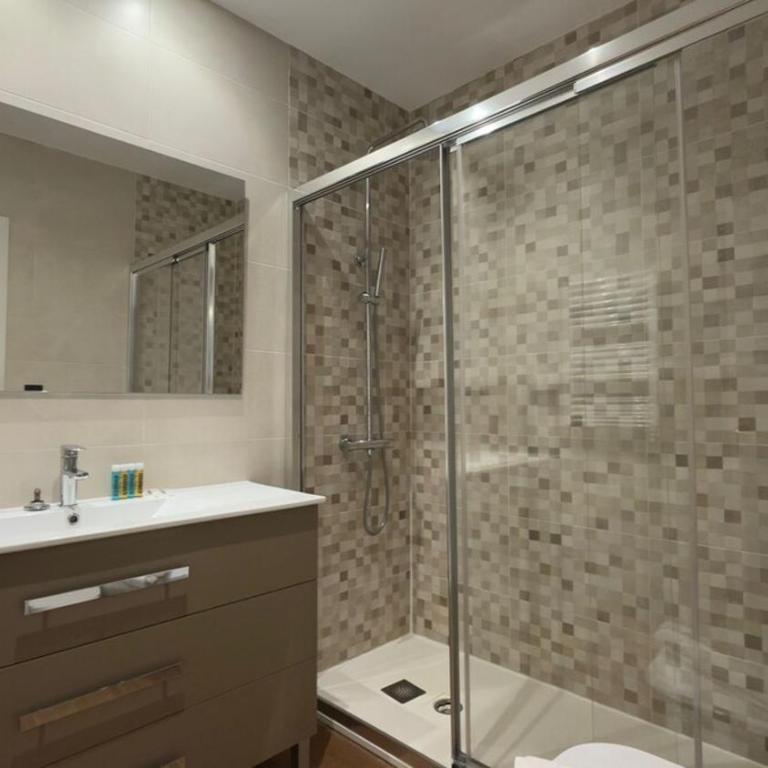 Comfort in the financial heart of Madrid - María Panes - Three-Bedroom Apartment - 8