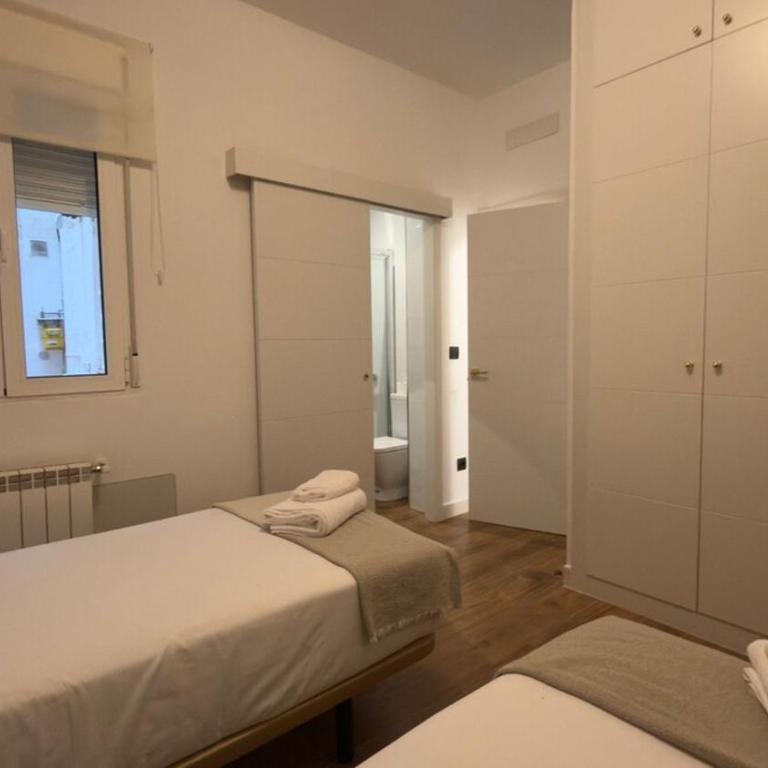 Comfort in the financial heart of Madrid - María Panes - Three-Bedroom Apartment - 13
