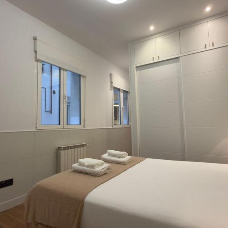 Comfort in the financial heart of Madrid - María Panes - Three-Bedroom Apartment - 14