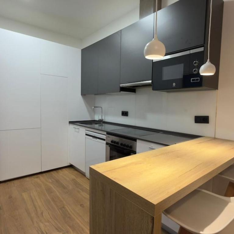 Comfort in the financial heart of Madrid - María Panes - Three-Bedroom Apartment - 18