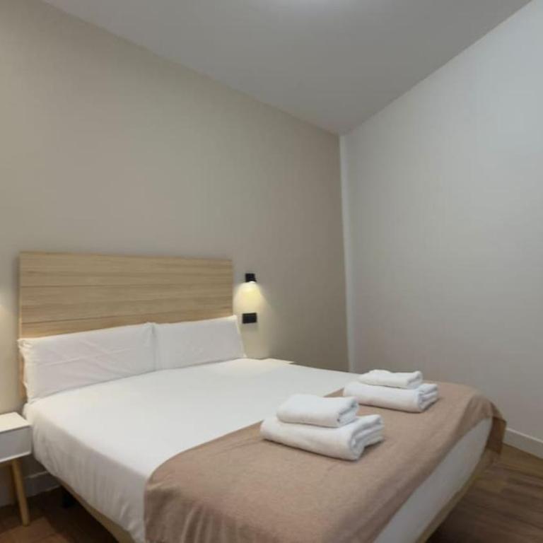 Comfort in the financial heart of Madrid - María Panes - Three-Bedroom Apartment - 19