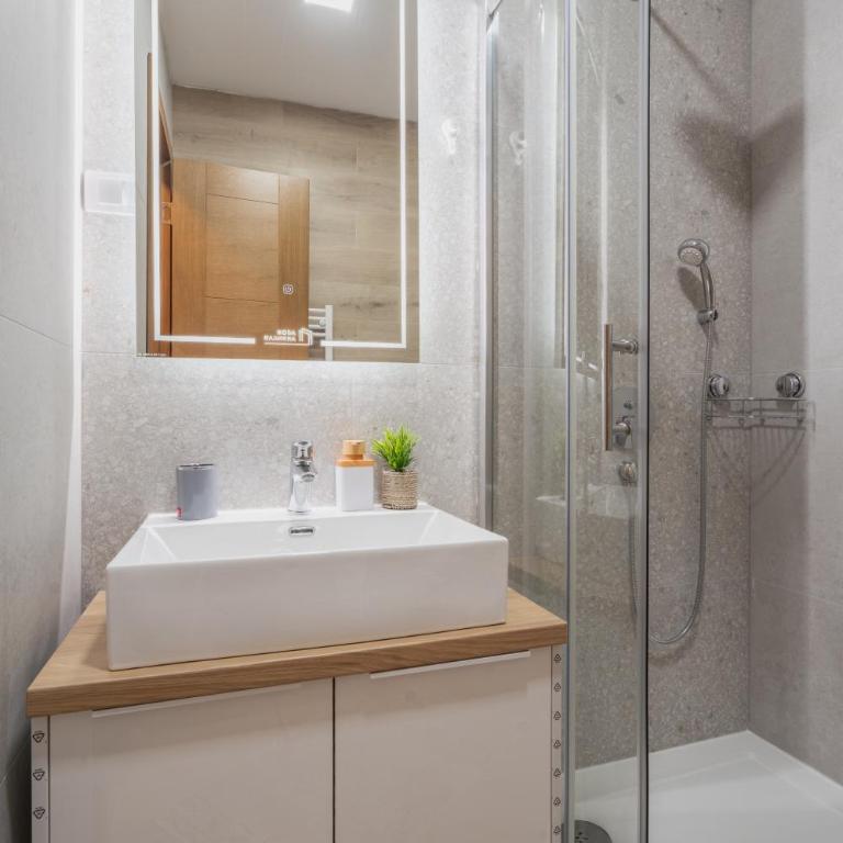 Monte Nuovo Apartments - One-Bedroom Apartment - 14