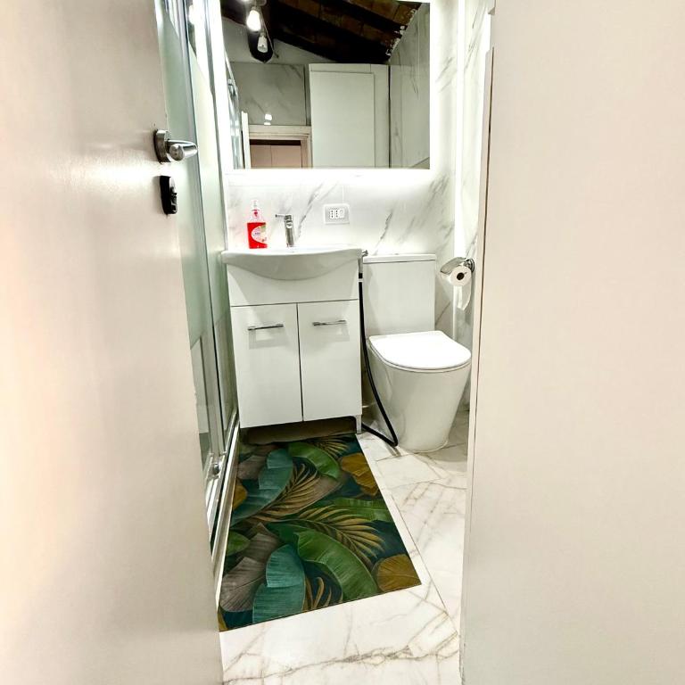 Royal Termini Guest House - Camera Matrimoniale con Bagno in Comune - 31