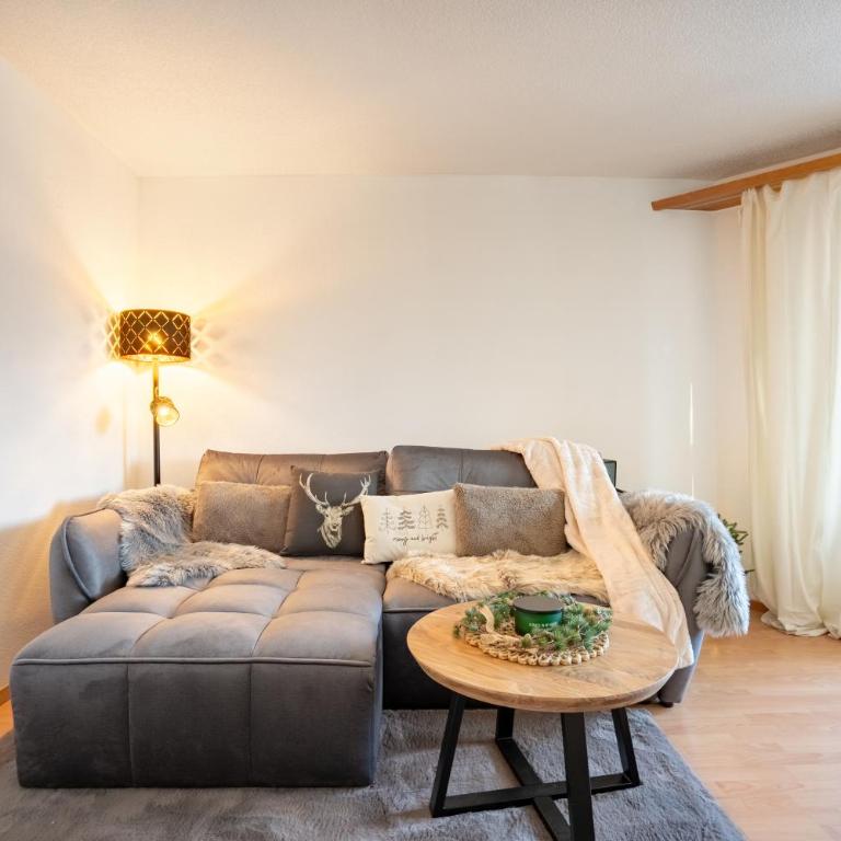 A&Y Alpenchique Apartment Davos - Apartment mit 3 Schlafzimmern und Bergblick - 1