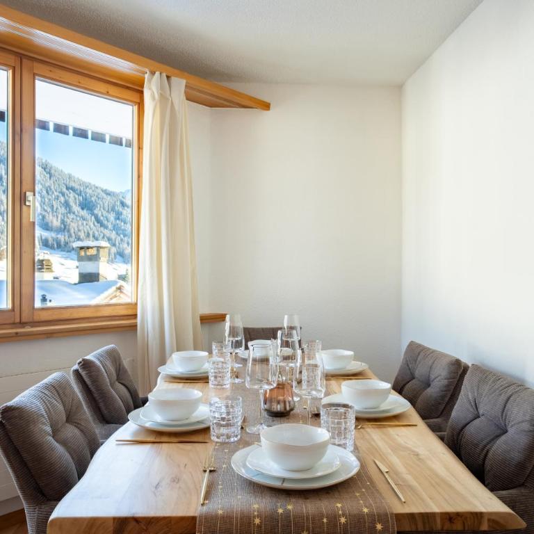 A&Y Alpenchique Apartment Davos - Apartment mit 3 Schlafzimmern und Bergblick - 3