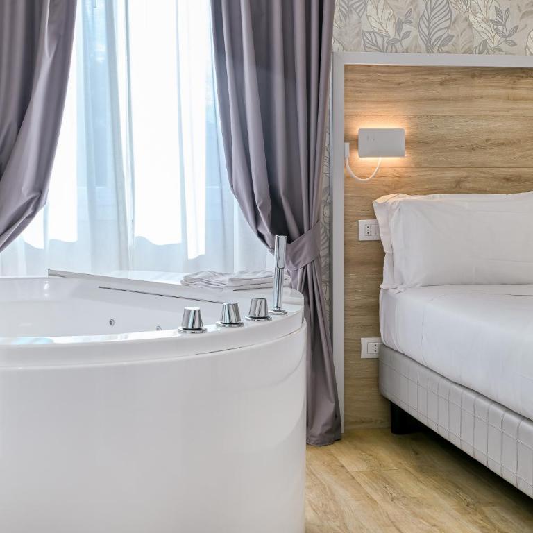 ROME'S GLORIA HOTEL - Doppelzimmer mit Whirlpool-Badewanne - 5