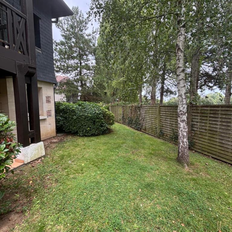 Rez de chaussée, vue sur le Golf et parking gratuit - Apartamento de 1 dormitorio con terraza - 10